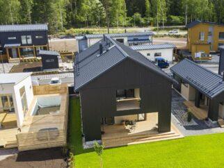 В 2020 на ярмарка экологичного жилья в Финляндии указывался углеродный след каждого экспоната. Фото: Кари Кохвакка