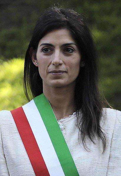 Це зображення має порожній атрибут alt; ім'я файлу Virginia_Raggi_2018_cropped.jpg